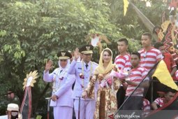 Pukul 17.15 WIB, Khofifah-Emil Resmi Masuk Grahadi (Video)