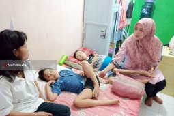 Dua Anak Kakak Beradik Warga Surabaya Menderita Penyakit Langka "Distrofi Otot"