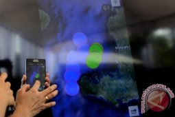 Informasi penyakit mata akibat melihat layar telepon selular dalam gelap, Ini Penjelasannya