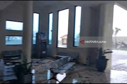 Angin Kencang Terjang Bandara Notohadinegoro Jember (Video)