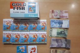 Petugas Polsek Tayan amankan penjudi dan tersangka narkoba