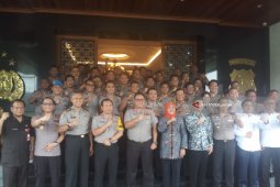 Bahas Kondusivitas Pemilu, Khofifah Datangi Polda Jatim