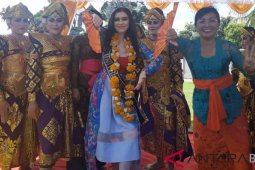 "Miss Pure International United Kingdom" kampanyekan penyelamatan lingkungan di Buleleng