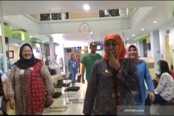 Gubernur Khofifah: Arumi Bachsin Harus Dikuret (Video)