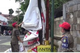 Aparat gabungan kembali tertibkan APK di Sukabumi