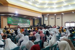 Ribuan Ibu Nyai se-Tapal Kuda Deklarasi Dukung Jokowi-Ma'ruf (Video)