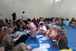KPU Madina mulai lipat surat suara pemilu
