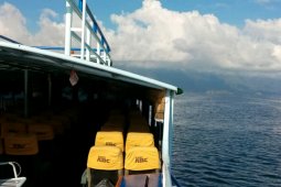 Penumpang penyeberangan Danau Toba masih sepi
