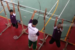 Mencari Bibit Atlet Angkat Besi