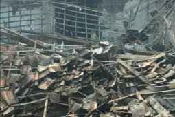 Rumah Tua di Kota Madiun Roboh, Tujuh Penghuni Selamat