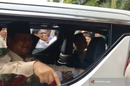 "Disambut" Pendukung Jokowi, Prabowo Lambaikan Tangan (Video)
