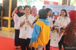 Ibu Negara ajak perempuan Ambon tes IVA
