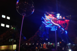 Atraksi naga berkilau pada malam puncak CGM Pontianak