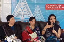 Sastrawan Fira Basuki motivasi kaum milenial Samosir