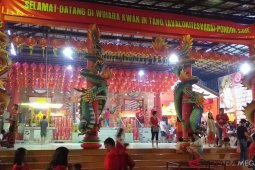 Masyarakat Tionghoa rayakan Imlek di Vihara Kwan In Tang