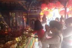 "Kongco Dwipayana Denpasar" rayakan Imlek terima dua keyakinan