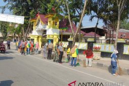 Polisi-TNI-Pemkot Tanjungbalai bersinergi bersihkan sampah