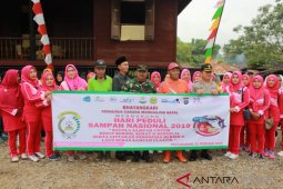 Bupati Madina minta SKPD jadi pelopor kebersihan