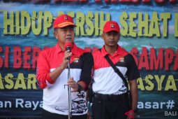 Polda Bali - masyarakat bersihkan sampah di Tahura Mangrove