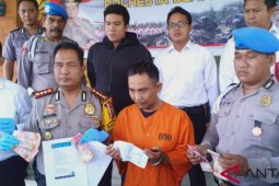 Polresta Denpasar borgol polisi gadungan yang tipu pemilik Spa Rp120 juta