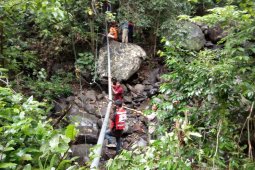PMI Salurkan Air Rinjani Untuk Korban Gempa