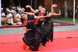 Wawali Kota Denpasar hadiri "Nuasen" Sekaa Gong Wanita Puspasari