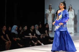 Peragaan Busana Bertema Perfection
