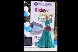 Indonesia aims at becoming global Muslim fashion capital