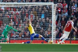 Arsenal naik ke peringkat empat klasemen