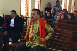 Bonaran keberatan pakai rompi tahanan saat di ruang sidang