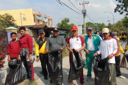 Wali Kota-Kapolres Tanjungbalai kompak kumpulkan sampah