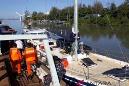 Tim SAR gabungan evakuasi kapal asing yang alami kerusakan mesin di perairan Belitung