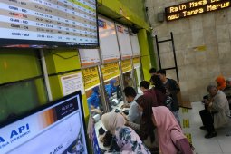 Sejumlah pemudik masih pilih beli tiket KA Lebaran di loket