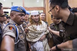 Sidang perdana Bahar Smith diwarnai unjuk rasa