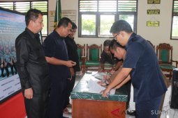 Hakim dan panitera PN Madina tandatangani pakta integritas