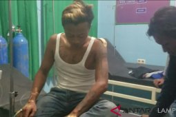 Diduga cemburu, seorang pemuda aniaya rekannya gunakan golok