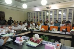 Datangi DPRD, Ratusan Pedagang Tolak Pengosongan Hitech Mall Surabaya