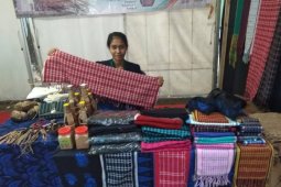 Perajin Baduy Keluhkan Omzet Penjualan Menurun