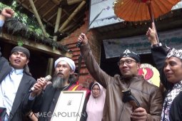 Ridwan Kamil dianugerahi gelar  Rama Agung Adijaya Perkasa