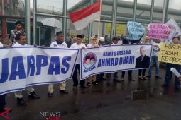 Relawan Prabowo-Sandi Gelar Aksi Dukung Ahmad Dhani di Rutan Cipinang