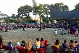 Kuda lumping hiburan seru di akhir pekan