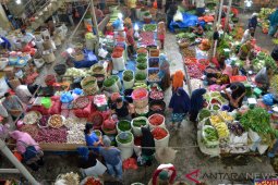 Di Ambon stok kebutuhan pokok banyak dan harga stabil