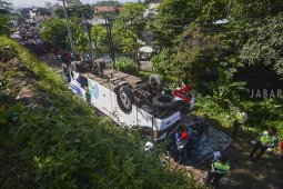 Sopir bus Kramat Jati terguling diamankan Polisi di Cimahi