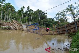 Warga butuh jembatan pasca banjir
