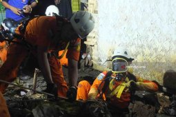 Empat Orang Tewas Keracunan Gas saat Terjatuh dalam Septic Tank (Video)
