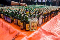 Lantamal Amankan Ratusan Liter Miras di Bitung