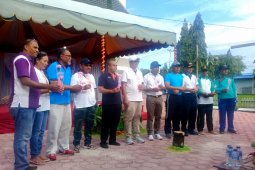 Bupati Malra ikut bersih lingkungan HUT AMGPM