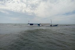Kapal Tenggelam Di Muara Sangatta