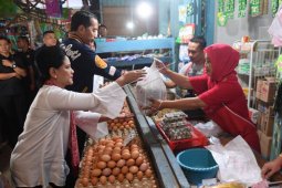 Presiden Temui Pedagang di Pasar Sentral Gorontalo