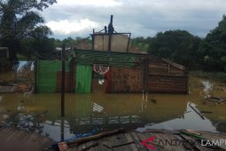 Plt Bupati Mesuji Berjanji Perbaiki Rumah Warga